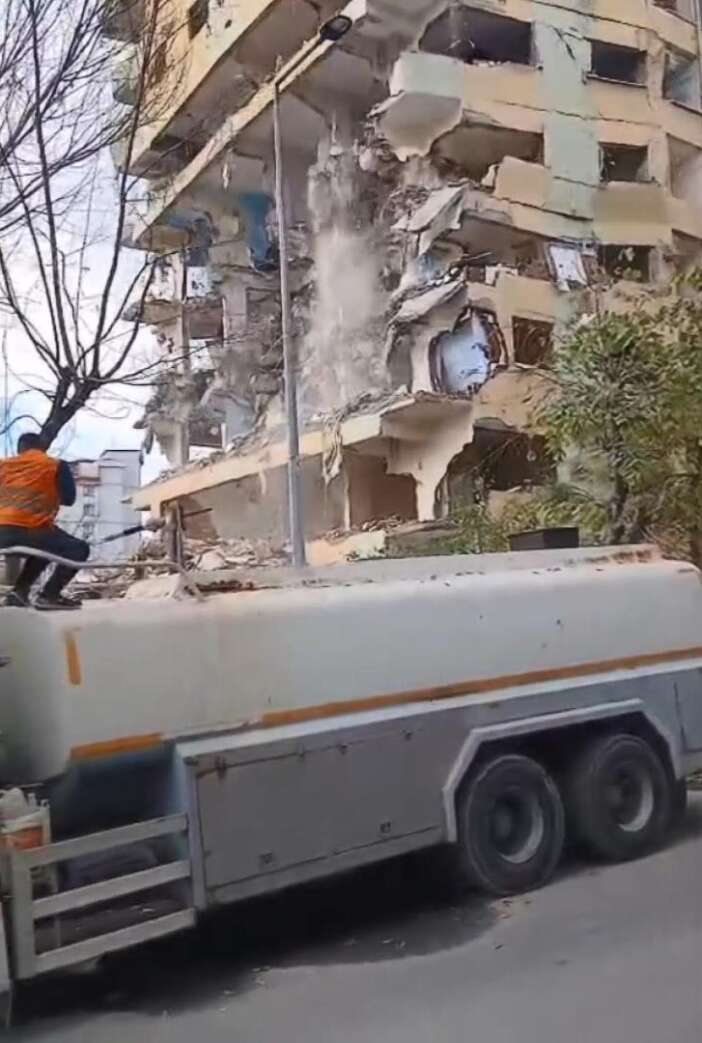 sokakta-can-pazari-toz-bulutunun-icinde-yok-oldular