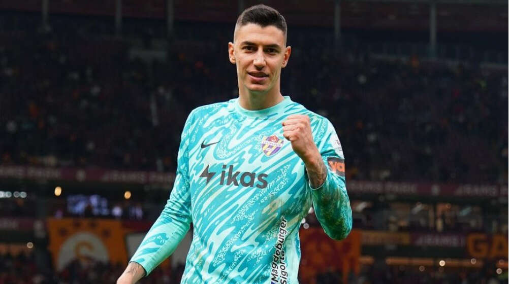 adi-galatasarayla-anilan-eski-fenerbahceli-berke-ozer-tuttugu-takimi-acikladi