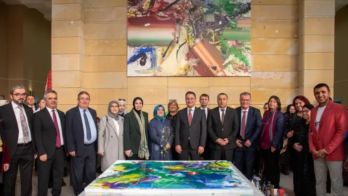 ev-hanimligindan-sanatciliga-uzanan-hikaye-konyada-hayat-buldu