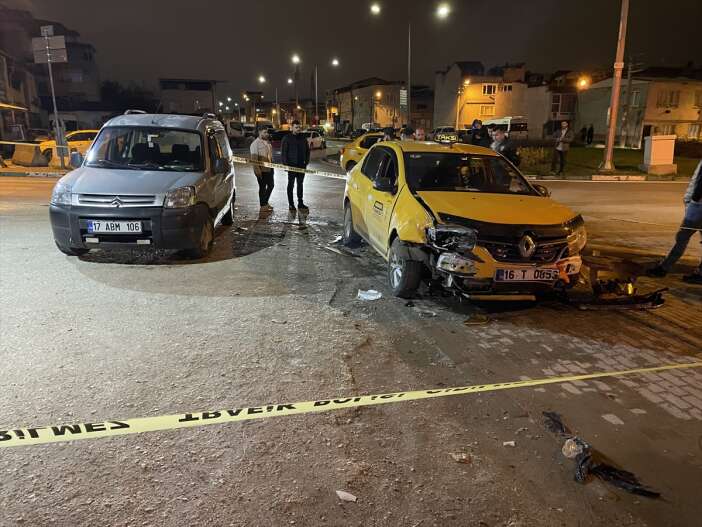 kacirdigi-taksiyle-kaza-yapip-kacti-polisi-yarim-saat-pesinden-kosturdu-bursa
