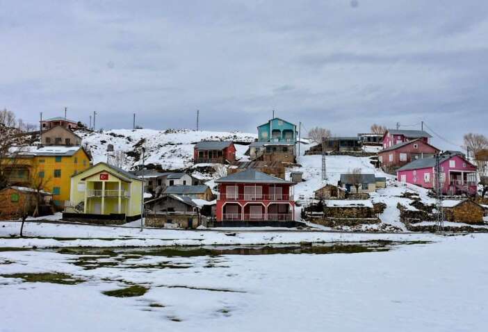 konya-bozkira-bagli-hisarlik-yaylasi-kar-yagisi