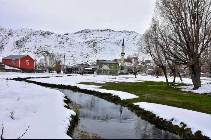 konya-bozkira-bagli-hisarlik-yaylasi-kar-yagisi