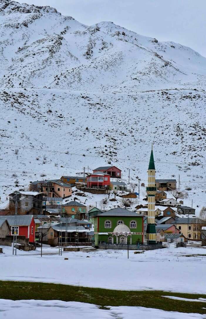 konya-bozkira-bagli-hisarlik-yaylasi-kar-yagisi