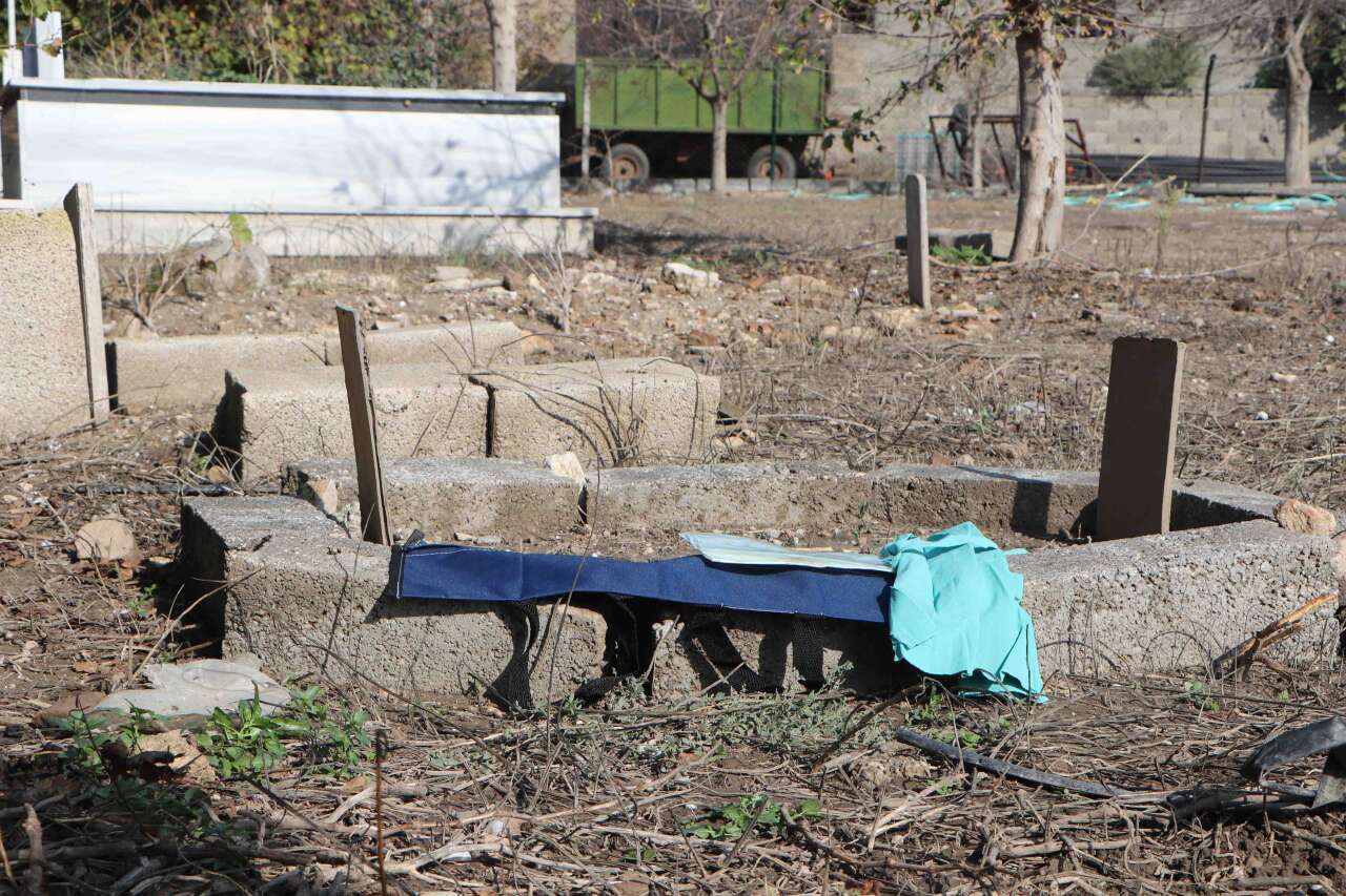 oldu-denilen-bebek-mezara-giderken-agladi-aile-iki-kez-aci-yasadi