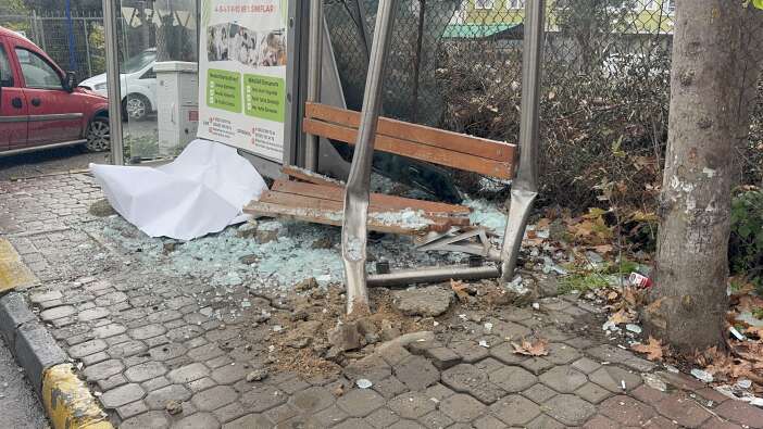 surucusuz-arac-kendi-kendine-kaza-yapti