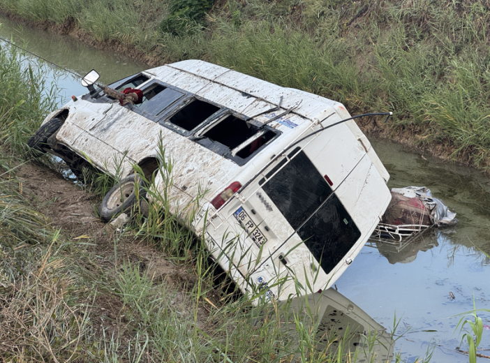 isci-servisi-kanala-devrildi-18-yarali-var