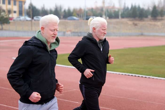 konyadaki-super-ikili-tum-zorluklari-birlikte-asiyor