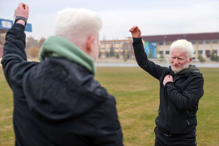 konyadaki-super-ikili-tum-zorluklari-birlikte-asiyor