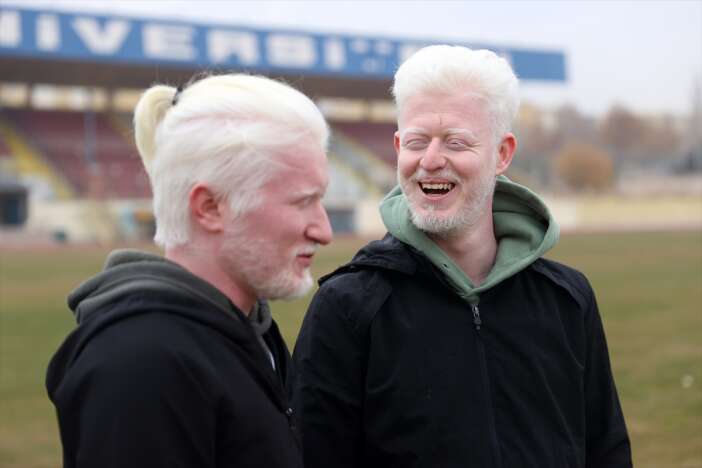 konyadaki-super-ikili-tum-zorluklari-birlikte-asiyor