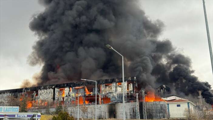 osbde-buyuk-fabrika-yangini-kirikkale