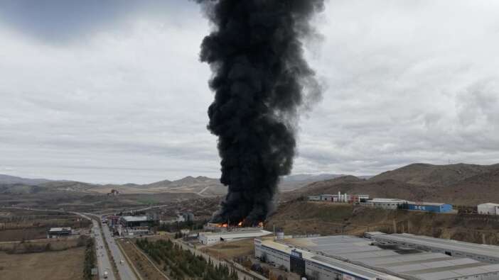 osbde-buyuk-fabrika-yangini-kirikkale