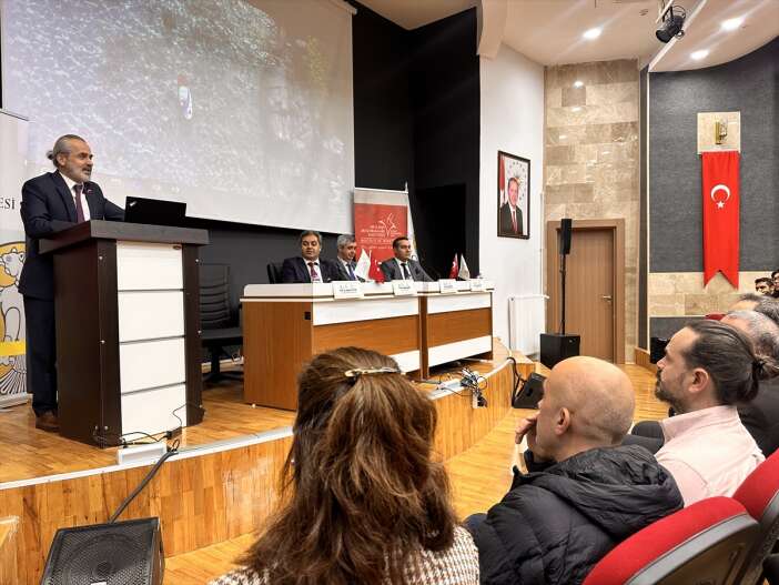 selcuk-universitesinde-konya-ve-mevlana-icin-toplanildi