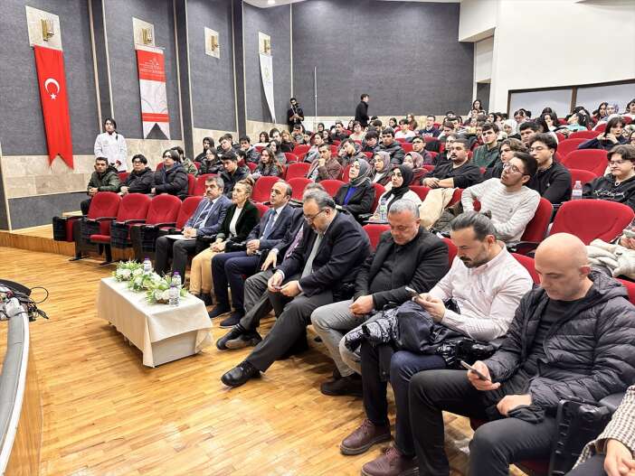 selcuk-universitesinde-konya-ve-mevlana-icin-toplanildi