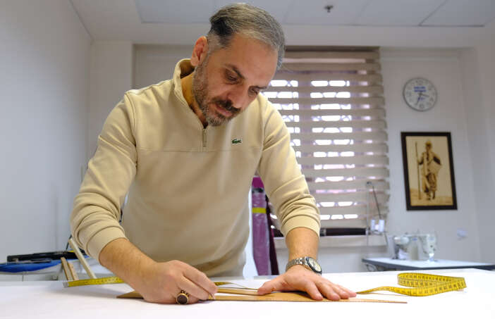 konyada-26-yillik-semazen-omer-kilic-terzi-oldu-kendi-tennuresini-dikiyor