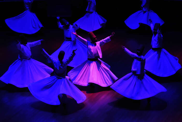 konyada-26-yillik-semazen-omer-kilic-terzi-oldu-kendi-tennuresini-dikiyor