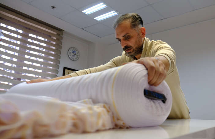 konyada-26-yillik-semazen-omer-kilic-terzi-oldu-kendi-tennuresini-dikiyor