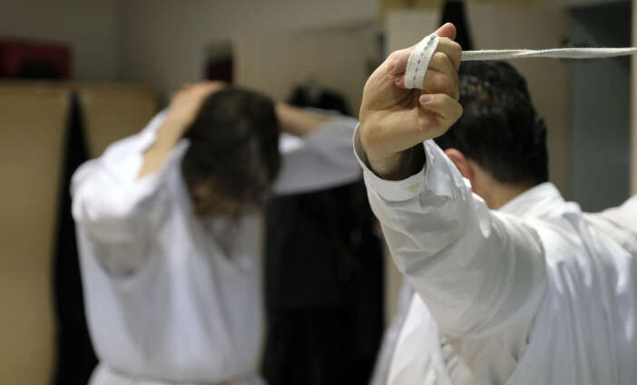 konyada-26-yillik-semazen-omer-kilic-terzi-oldu-kendi-tennuresini-dikiyor