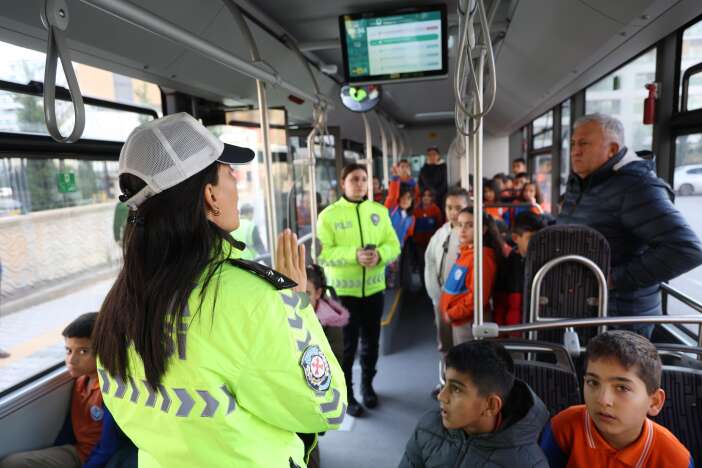konyada-yeni-nesle-belediye-otobusunde-nasil-yolculuk-yapacaklari-ogrenildi