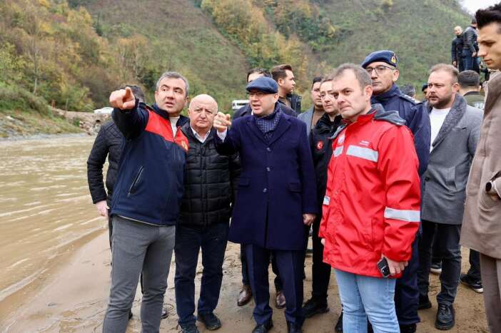 mezar-yeri-bakmaya-giden-dayi-ile-yegen-oldu