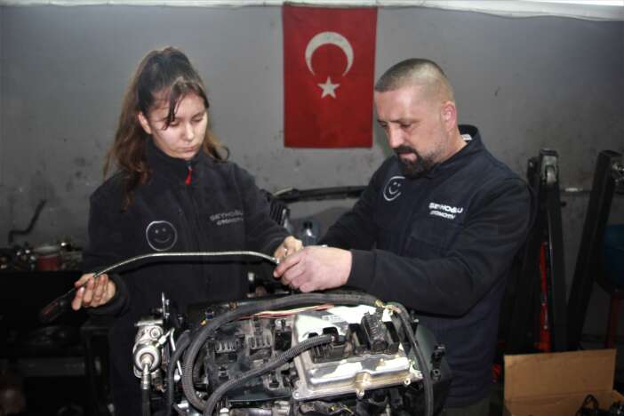 sanayinin-tek-kiz-ciragi-oje-surmek-yerine-motor-toplayip-sanziman-sokuyor