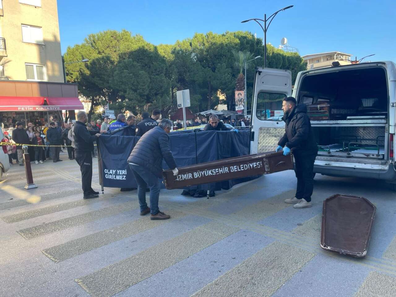 yaya-gecidinde-feci-olum-cop-kamyonu-60-yasindaki-kadini-ezdi