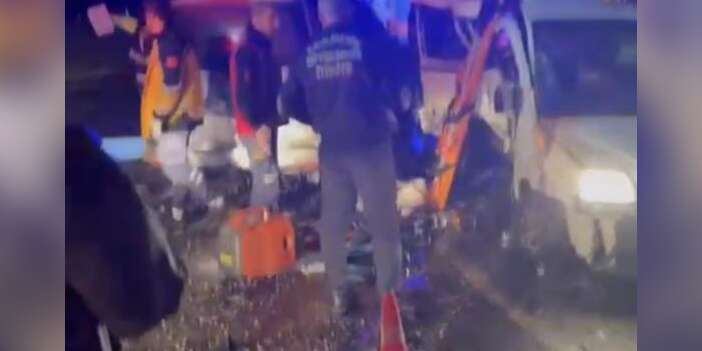 zincirleme-kazada-ayni-aileden-4-kisi-oldu-5-kisi-yaralandi