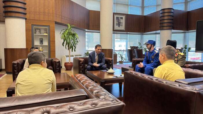 ingiliz-askerine-kafa-tutan-konyali-ogrenciler-bisikleti-kapti