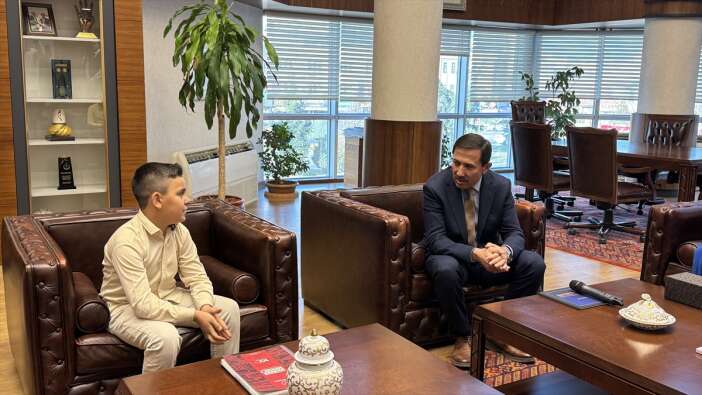 ingiliz-askerine-kafa-tutan-konyali-ogrenciler-bisikleti-kapti