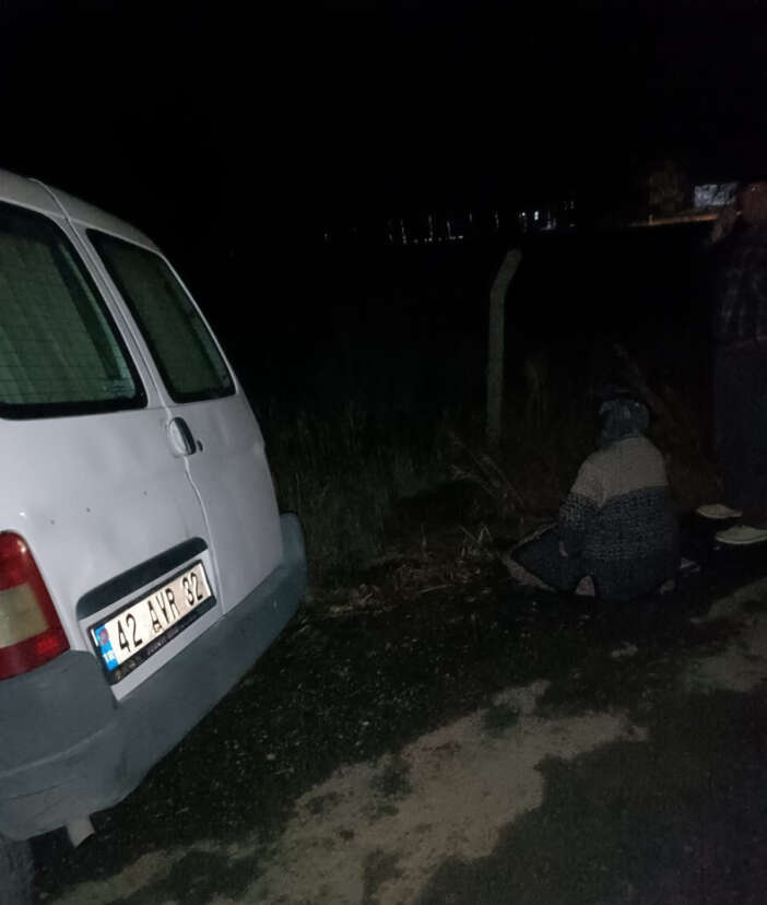 konyada-viraji-alamayan-arac-sarampole-indi-2-yarali-var