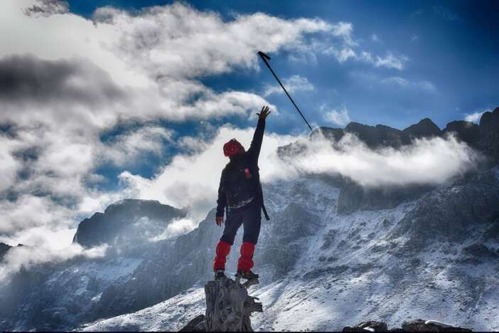 konyanin-zirvesinde-ozgurluk-pozu-nefes-kesti-kupe-dagi