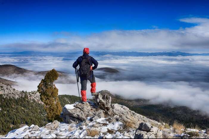 konyanin-zirvesinde-ozgurluk-pozu-nefes-kesti-kupe-dagi