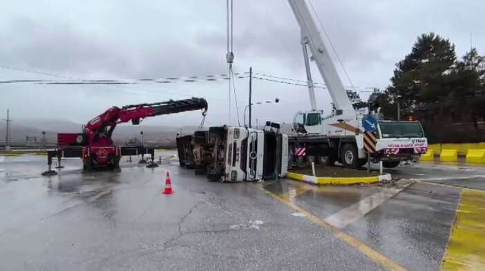 sehrin-tek-kadin-tir-soforuydu-kaza-yapti