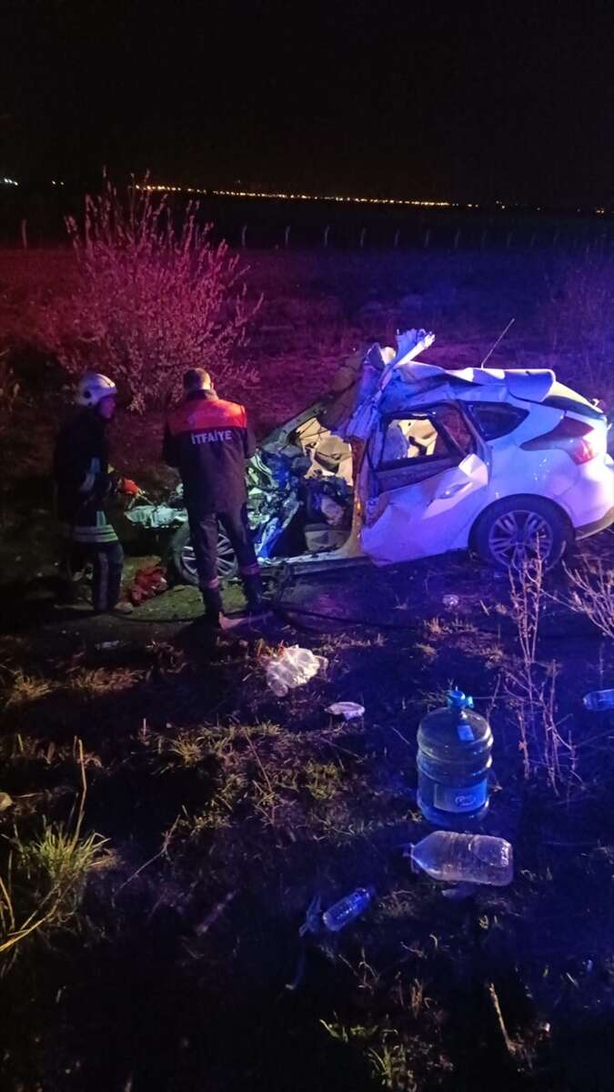 konya-yolunda-kaza-beton-mikseri-bu-hale-getirdi-surucu-oldu