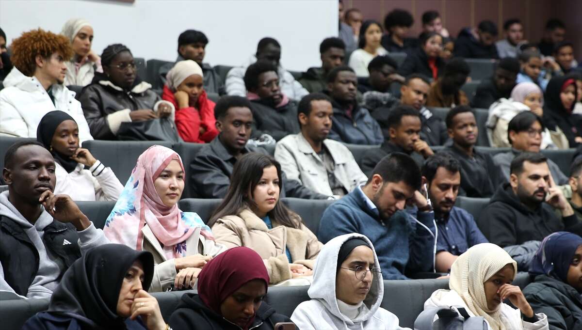 konyaya-gelen-yabanci-ogrenciler-mevlananin-izinde