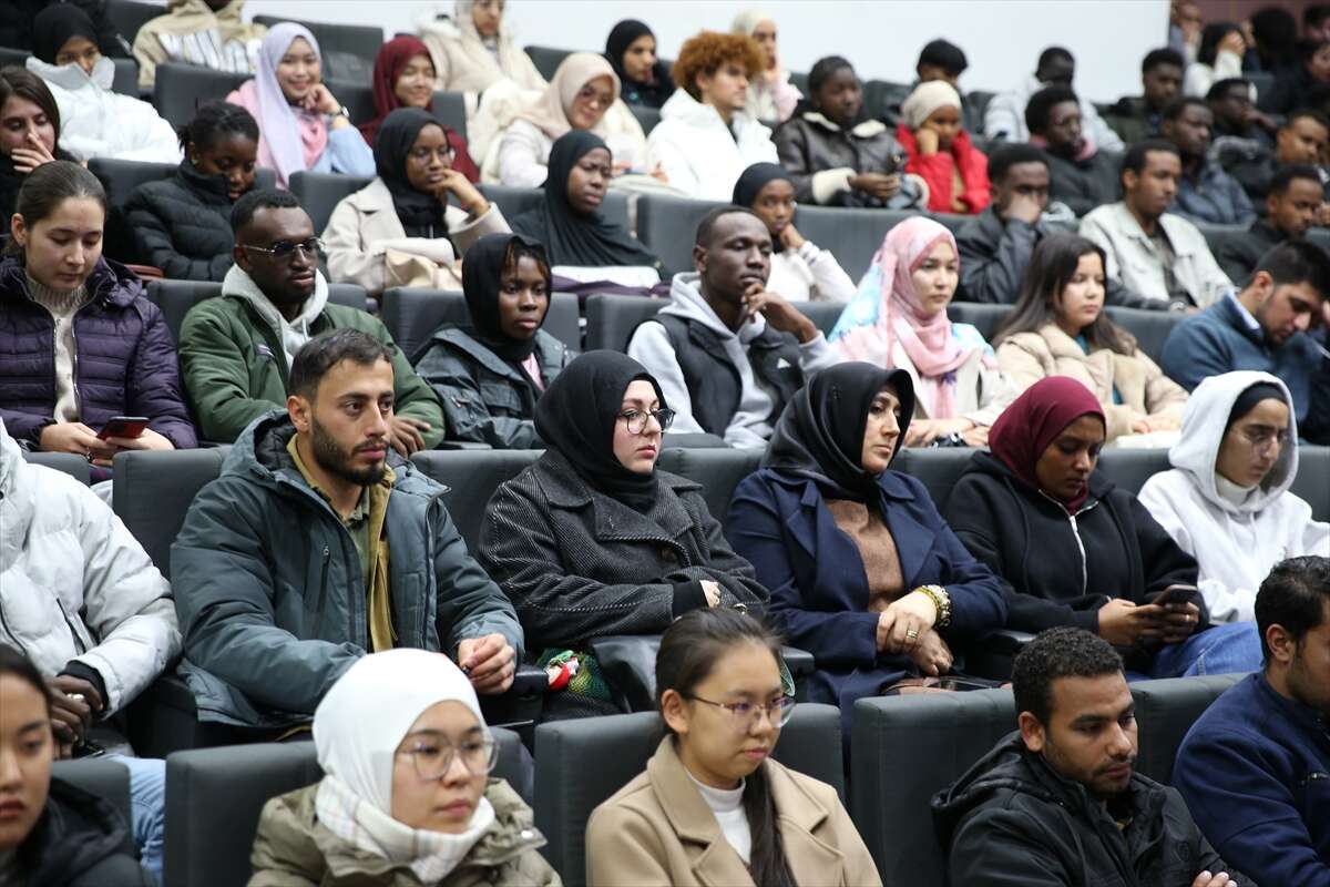 konyaya-gelen-yabanci-ogrenciler-mevlananin-izinde