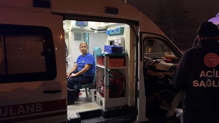 tir-servis-minibusuyle-carpisti-cok-sayida-yarali-var