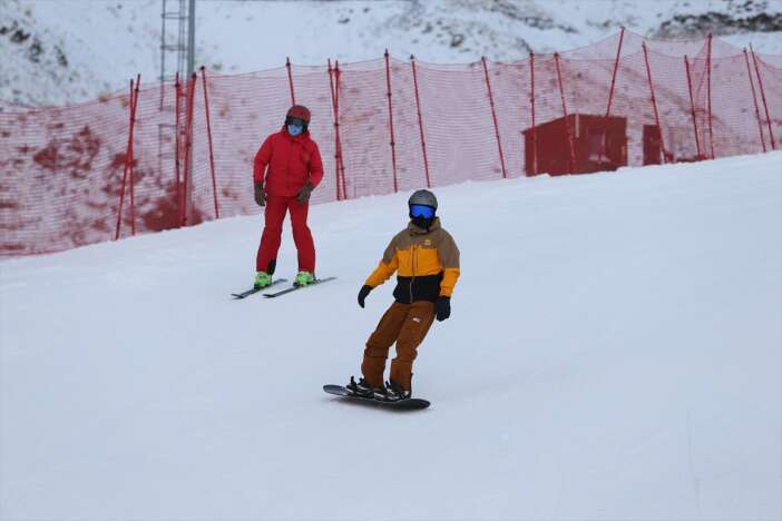unlu-merkezlerde-kaymaya-basladilar