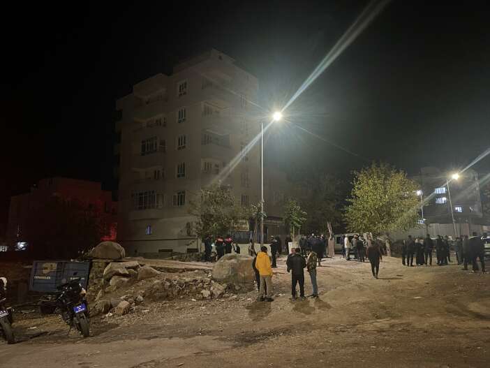 apartmanda-yangini-panigi-9-kisi-hastanelik-oldu