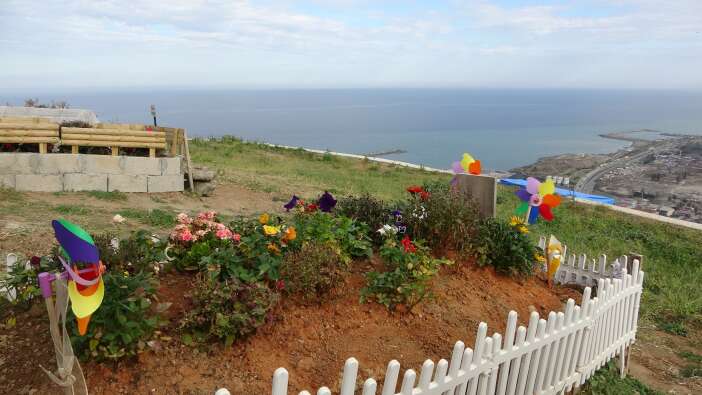 deniz-manzarali-mezar-icin-siraya-girdiler-6-bin-kisilik-yer-simdiden-doldu