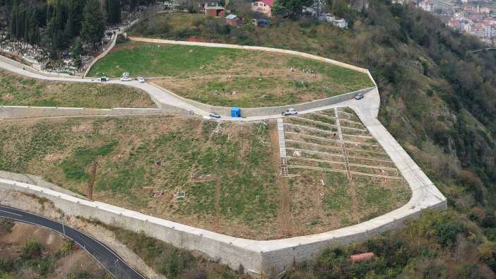 deniz-manzarali-mezar-icin-siraya-girdiler-6-bin-kisilik-yer-simdiden-doldu