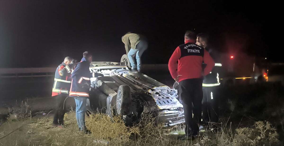devrilen-otomobildeki-3-kisi-yaralandi
