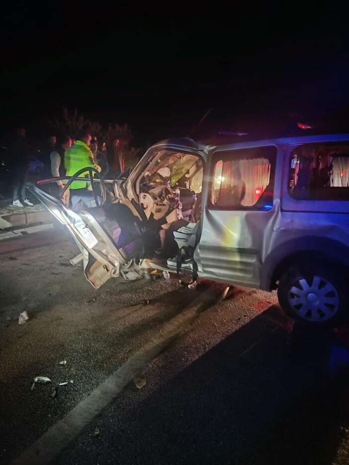 iki-aracin-carpistigi-kazada-3-kisi-oldu-2-de-yarali-var