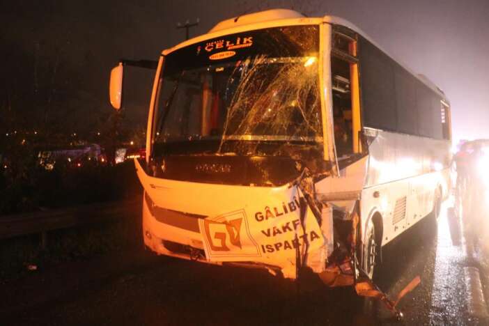 ikisi-tir-6-arac-carpisti-12-yarali-var