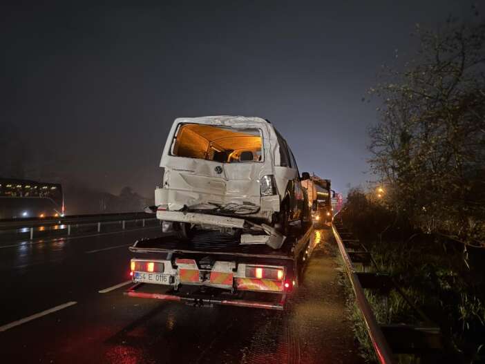 ikisi-tir-6-arac-carpisti-12-yarali-var