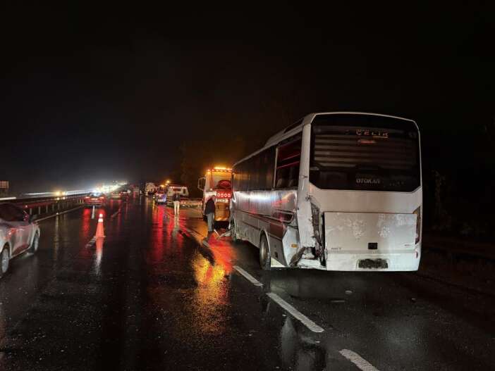 ikisi-tir-6-arac-carpisti-12-yarali-var