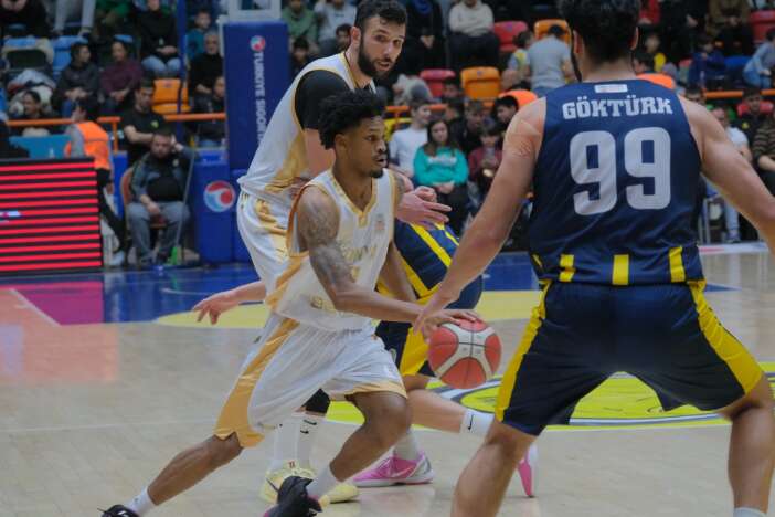 konya-buyuksehir-evinde-fark-yapti-86-70