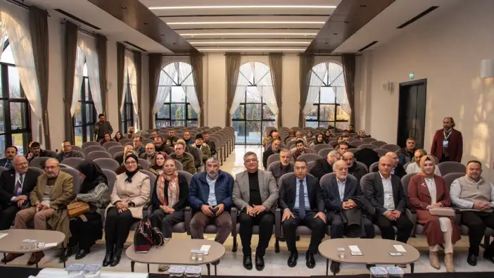 konya-uluslararasi-sempozyuma-ev-sahipligi-yapti-iki-universite-tek-cati-altinda-toplandi