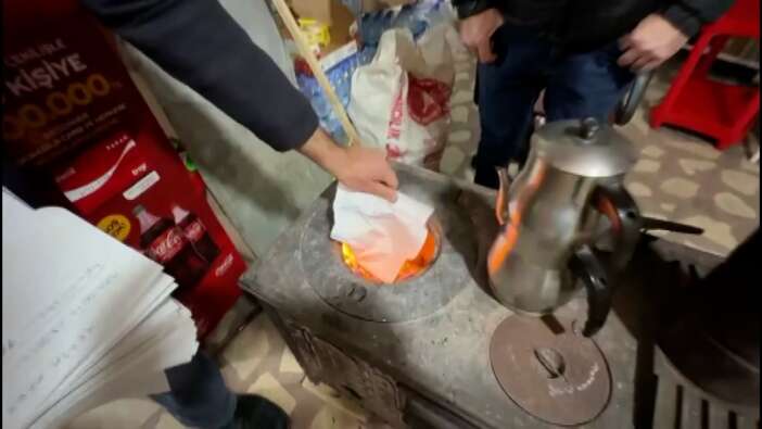 100-bin-liralik-defteri-sobaya-atip-yakti