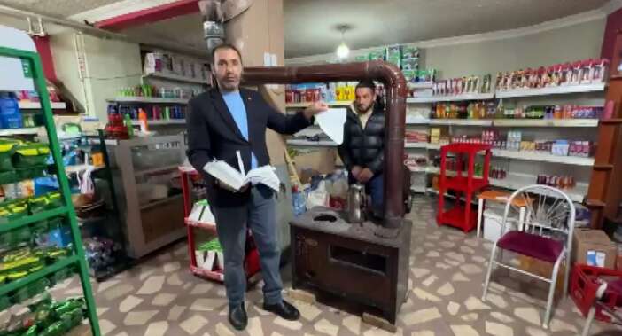 100-bin-liralik-defteri-sobaya-atip-yakti