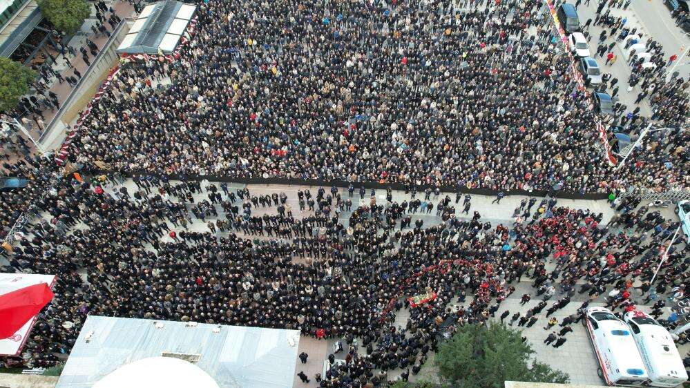 genci-yaslisi-herkes-oradaydi-belediye-baskani-gulsah-durbaya-aci-veda